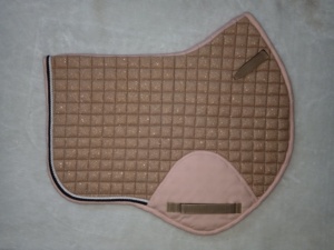 Juego de almohadillas de sillín personalizadas al por mayor, juego de almohadillas de sillín a juego que incluyen botas de cepillado, botas de campana, red para las orejas, precio asequible - Product Image 2