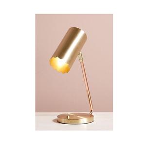 Lámpara de Mesa de Metal de Estilo Clásico para Espacios de Estar Tradicionales que Ofrece un Atractivo de Iluminación Atemporal - Product Image 6