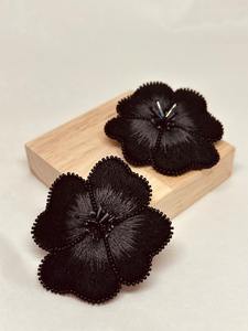 Pendientes de hoja de cuentas de cristal bordadas Mardi Gras - Product Image 5