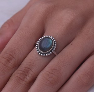 Designer <b>Labradorite</b> Cabochons <b>Ring</b> Solid 925 Sterling Silver Oval Shape <b>Labradorite</b> Gemstone Rind Handmade Jewelry Supply - Product Image 1