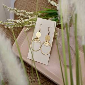 Boucles d'oreilles géométriques en laiton plaqué or 100% Boucles d'oreilles faites à la main pour femmes et filles portent dans la fête de mariage, hldi, Mehendi - Product Image 4