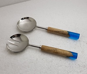 Cuillères plates de cuisson et de service à salade en acier inoxydable à la mode avec poignée en laiton incrusté de résine et outils à salade plaqués argent - Product Image 3