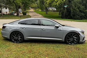 Volkswagen Arteon SEL R-Line 2023 d'occasion, moteur 4 cylindres turbocompressé, transmission intégrale, modifications de performance - Product Image 2