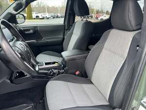 Camioneta Toyota Tacoma TRD Off Road 2021 Usada en Excelentes Condiciones - Product Image 2