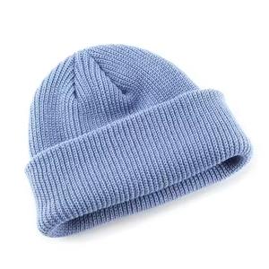 Bonnet d'hiver unisexe en acrylique souple conçu sur mesure 100% laine Jacquard Logo Bonnet tricoté OEM pour la plage - Product Image 1