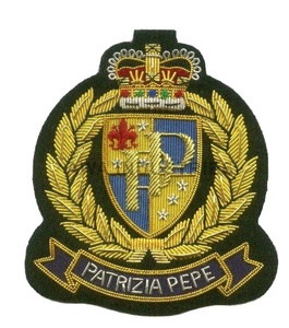 Nouveau badge de blazer de luxe personnalisé, broderie à la main, fil doré, patch en tissu à coudre - Product Image 4