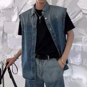 เสื้อกั๊กผ้ายีนส์สำหรับผู้ชายทันสมัยเสื้อกั๊กยีนส์วินเทจสไตล์ลำลองของตู้เสื้อผ้าที่จำเป็นสำหรับสไตล์เย็นโดยไม่ต้องออกแรง - Product Image 3