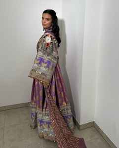 Dernières robes traditionnelles afghanes brodées pour femmes tissu en gros fabriqué pour les événements culturels afghans - Product Image 5