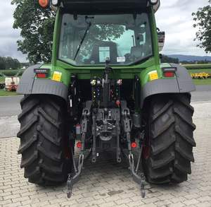 Nouveau tracteur agricole Fendt 211 Vario 180 CV 4 roues motrices avec boîte de vitesses et pompe - Product Image 3