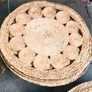 พรมปูพื้นสไตล์ทันสมัย ถักด้วยเครื่องจักรจากเส้นใยปอกระเจา  ลายขอบแบบ TIKKI  พร้อมคุณสมบัติป้องกันแบคทีเรียและกันลื่น - Product Image 3