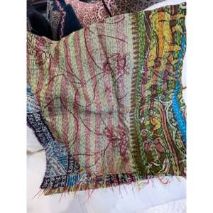 Pañuelo de Seda 100% Vintage, Estilo Kantha, Diseño Estampado a Mano 'Writing Wall', para Primavera/Invierno, Producto para Niñas - Product Image 5