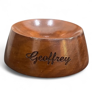 Petite base en bois avec feutre de velours pour le football, le football, le rugby, le basket-ball et les balles de vitesse-Bois brun gravé au laser - Product Image 1