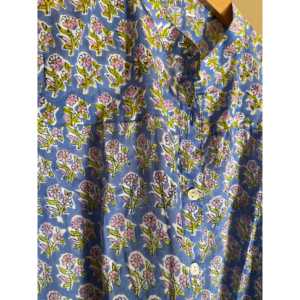 Blusa de Mujer Talla XL con Estampado Floral Estilo Jardín Francés, Top de Popelina con Bloques de Color Hechos a Mano, Logotipo Bordado, Cuello Asimétrico, Botones, Formal - Product Image 3