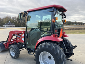 รถแทรกเตอร์การเกษตรมาฮินดรา 1640 4WD ใหม่และมือสอง พร้อมหัวลากหน้า รถแทรกเตอร์แบบมีห้องโดยสารสำหรับงานในฟาร์ม ซื้อรถแทรกเตอร์มือสอง - Product Image 2