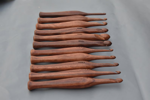 Ensemble de crochets en palissandre avec support ergonomique fait à la main 7 tailles crochets pour le tricot et le crochet - Product Image 6