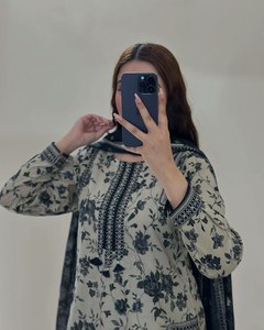 100% ฤดูหนาวผ้าไหมแท้ & นุ่ม/ฤดูมรสุมสวยพิเศษดีไซน์คอเสื้อแบบลำลองลาย salwar kameez พร้อมการตัดเย็บแบบมินิมอล - Product Image 2
