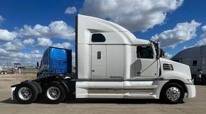 Camión Seminuevo de Servicio Pesado Western Star 5700XE con Cabina Dormitorio - Product Image 2
