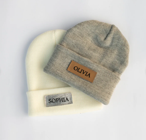Bonnet personnalisé pour nouveau-né et enfant en bas âge, avec patch en cuir, bonnet et cadeaux en tissu commun - Product Image 6