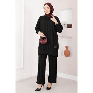Conjunto Casual de Dos Piezas con Pantalones Negros, Incluye Pantalones Cortos y Top - Product Image 1