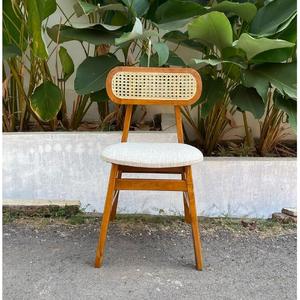 Meuble café en bois teck bois massif fabriqué en Indonésie projet de gros-CHAISE CAFE TEAK ET TISSUS REMBOURRÉS BLANC - Product Image 1