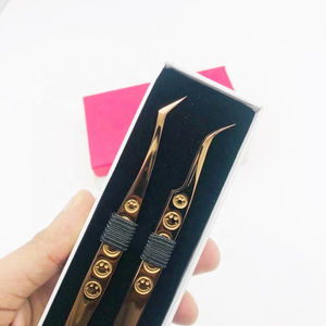 Pinzas de extensión de pestañas de acero inoxidable sólido de calidad superior con curva de 65 grados de etiqueta privada, aislamiento de oro rosa probado a mano - Product Image 5