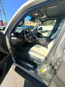 CLEAN 2023 LX 600 LUXURY AWD, Volante a la Izquierda, Origen Estadounidense - Product Image 3