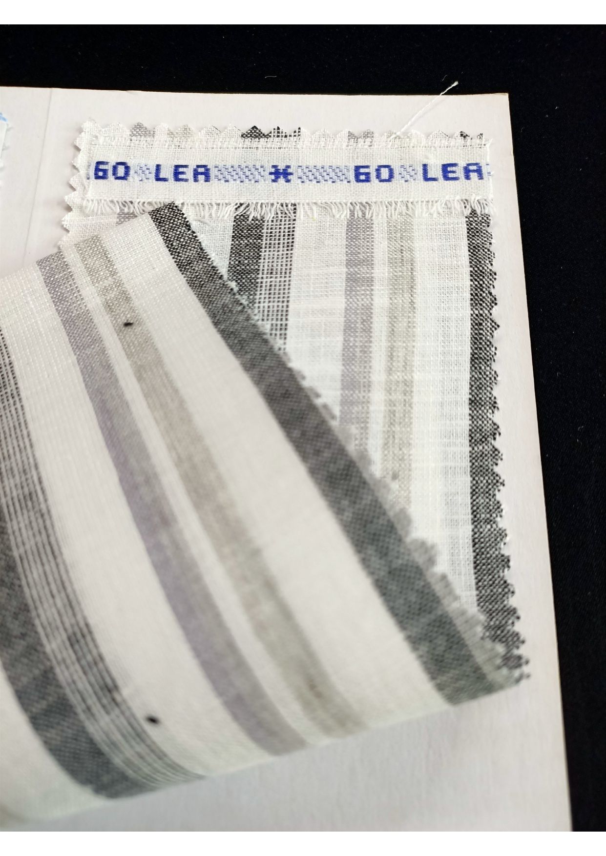 สีเหลือง