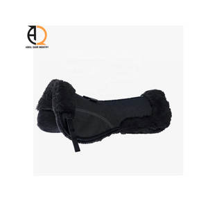 Selle de saut d'obstacles équestre en tissu satiné personnalisé - Product Image 1