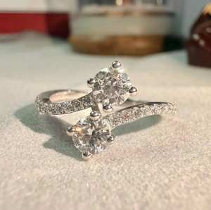 Anillo de Fiesta Toi Et Moi con Diamante de Laboratorio de 1.50 Ct, Oro Blanco de 14K, VVS2, Color M, Chapado en Rodio de Lujo, Certificado, Diseño Moderno para Mujer - Product Image 5