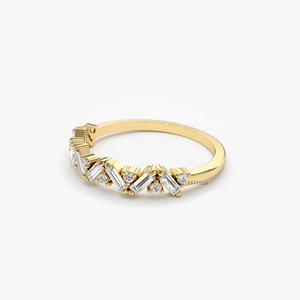 Zig Zag Baguette & Round Moissanite Half Eternity Wedding Band Anillo apilable delicado para mujeres Banda nupcial o de aniversario única - Product Image 2