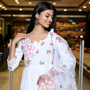 Trajes Anarkali de Moda, Conjuntos de Kurti y Pantalones de Verano con Cuello en V para Mujer, de Algodón con Lentejuelas, Corte Ajustado, Exclusivo del Fabricante Indio - Product Image 1