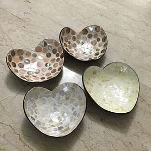 Tazón de Madera Artesanal Ecológico Estilo Rústico con Nácar, Acabado Premium Hecho a Mano para Hogar y Hotel - Product Image 1