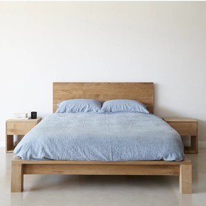 Lits contemporains en bois de teck durable avec long cadre de tête de lit disponibles en taille King et Queen pour la chambre à coucher - Product Image 1