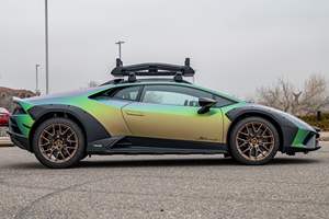 Lamborghini Huracán Sterrato 2023, Gasolina, Bajo Kilometraje - Product Image 2