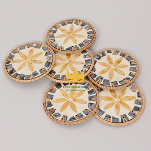 Posavasos de ratán modernos redondos ecológicos con incrustaciones coloridas, manteles naturales hechos a mano para tazas de té y café - Product Image 1