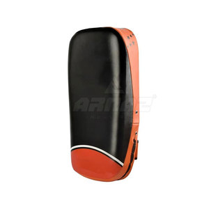 Kick Shield con correas seguras y acolchado de espuma suave para una práctica segura de golpes - Product Image 3