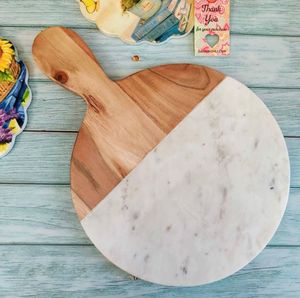 ขายส่งอาหารเย็นบ้านหินอ่อนสีขาวพร้อมเขียงโลหะเขี่ยกระดานตัด Charcuterie แผ่นสับที่กําหนดเองสีสําหรับเป็นของขวัญ - Product Image 2