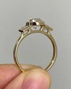 Anillo de compromiso clásico de lujo con diamante cultivado en laboratorio de 1.00 quilates, corte esmeralda redondo, engaste de 3 piedras en bisel, oro macizo de 10K, certificado IGI, regalo nupcial. - Product Image 5