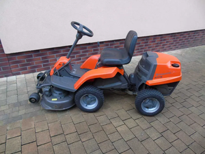 เครื่องตัดหญ้าแบบนั่งขับ Husqvarna Rider R111B รุ่นอุตสาหกรรมประสิทธิภาพสูง - Product Image 3
