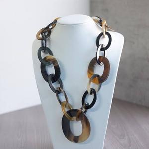 Collar de Cuerno de Búfalo Natural de Lujo, Artículo Hecho a Mano - Product Image 1