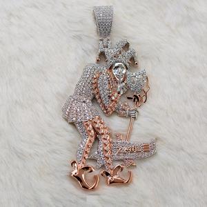 Collier pendentif dessin animé en diamant VVS glacé Bijoux streetwear hip hop à la mode pour les fêtes et les breloques élégantes - Product Image 1