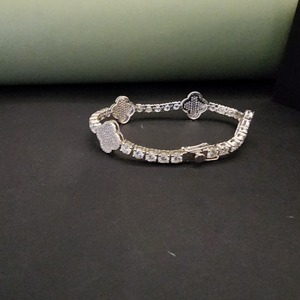 Pulsera de diamantes con diseño de flor única de diamante de corte redondo en oro macizo de 14kt para cada ocasión - Product Image 6