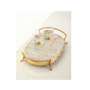 Plateau en marbre blanc au meilleur prix, élégant et durable pour servir des boissons ou présenter des décorations avec un design chic - Product Image 4