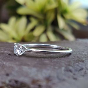 Anillo de Bodas de compromiso de diamante VVS de corte brillante redondo de oro de 10K para mujer Estilo de moda con color VS para fiestas Aniversarios - Product Image 5