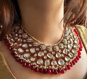 Exquisito conjunto de joyería nupcial Kundan Meenakari, pendientes a juego y incrustaciones de esmalte colorido Maang Tikka para bodas y eventos festivos - Product Image 1