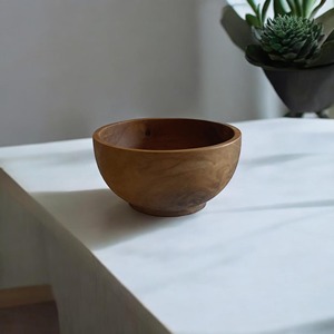 Bol de service à salade en bois fait à la main pour les repas de famille de fête de cuisine et l'utilisation quotidienne - Product Image 1