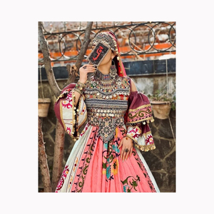 Vintage ethnique Banjara robe tribale de l'Afghanistan élégant Afghan/Pakistan Kuchi fête Salwar Kameez inspiré par le Style Kochi - Product Image 2