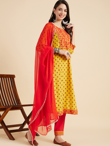 Conjunto Tradicional Indio para Mujer, Kurta, Pantalón y Dupatta de Algodón Amarillo con Bordado Floral y Estampado, Ropa Étnica de Algodón Puro - Product Image 4