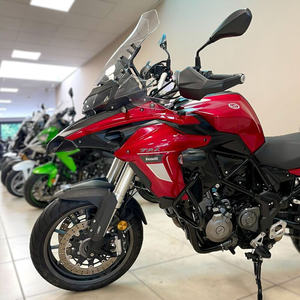 Motocicleta Todoterreno BENELLI TRK 502 de 4 Tiempos con Frenos de Disco Delanteros/Traseros y Ruedas de Goma - Product Image 3