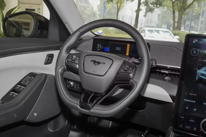 Clean F ou d M u s t a n g Mach-E Mach E Véhicule électrique EV 2023 Voiture électrique - Product Image 5